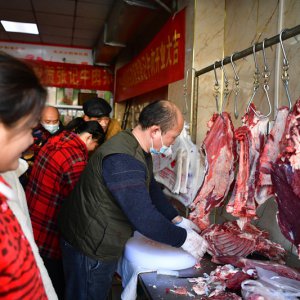 新店開業(yè)送白菜，這個老板的生意火了